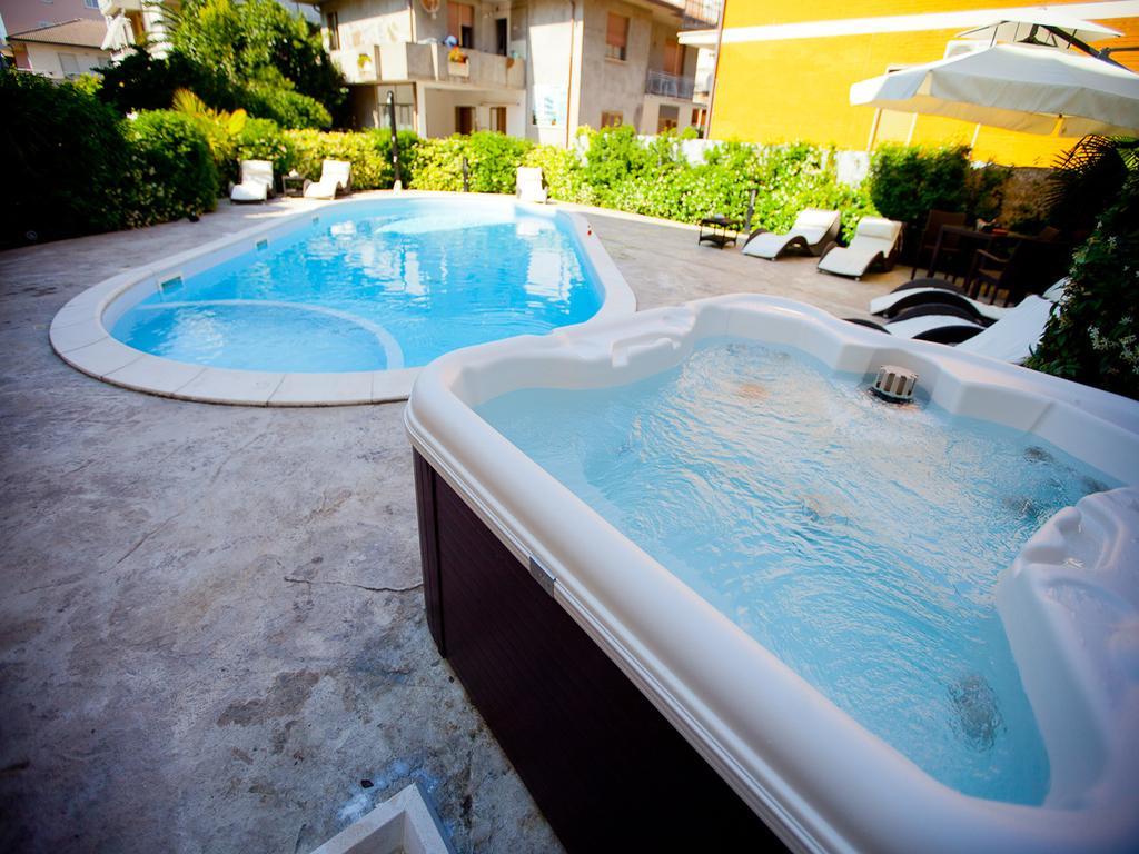 Residence La Guirita Tortoreto Dış mekan fotoğraf